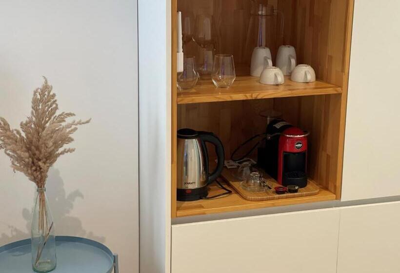 إستوديو قياسى, Rooftop Tirana