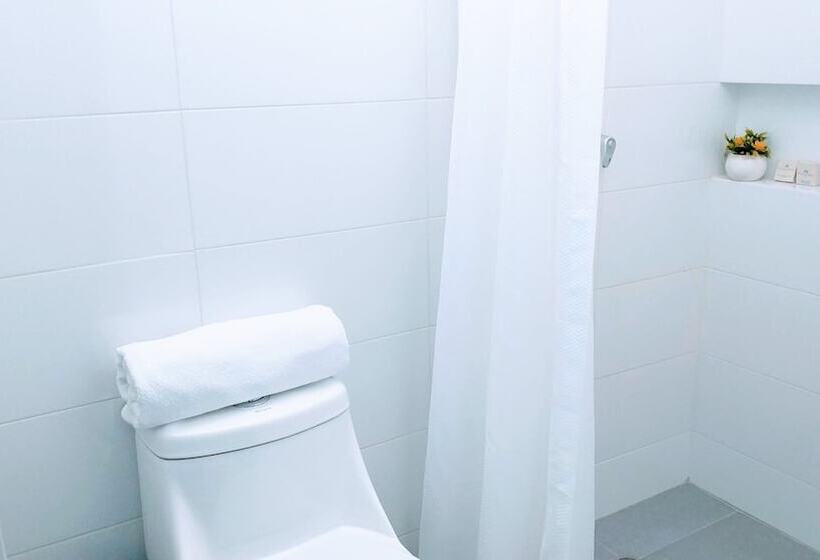 חדר סטנדרט לשלושה, Akuamarina