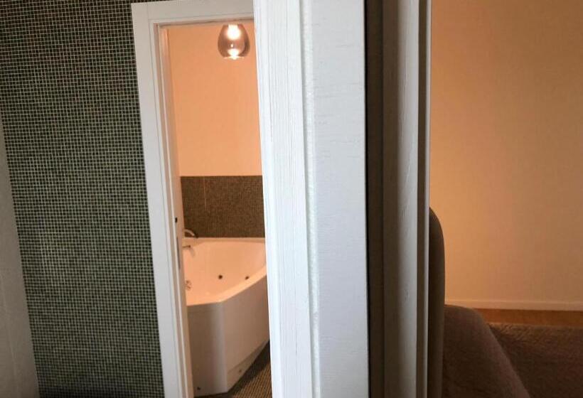 اتاق استاندارد با وان آب گرم, Suberito Rooms&bar