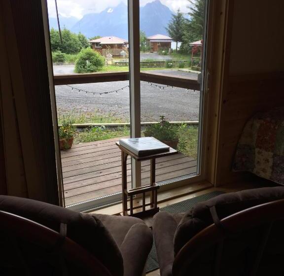 جناح غرفتين نوم, Angels Rest On Resurrection Bay Llc