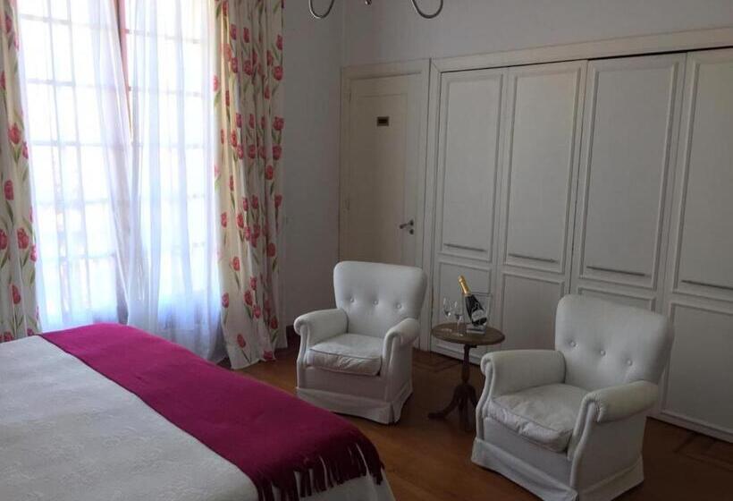 带阳台套房, Villa Black Bnb