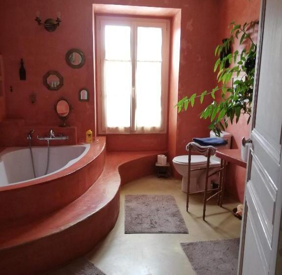 חדר סטנדרט לשלושה, La Virgule De Tanlay