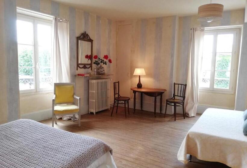 חדר סטנדרט לשלושה, La Virgule De Tanlay