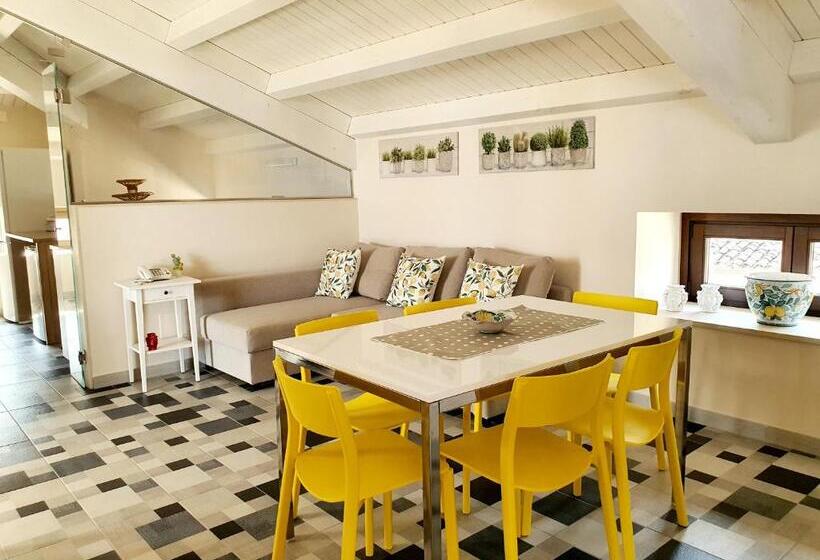 آپارتمان 1 خوابه با تراس, Boutique House Anna Franzò