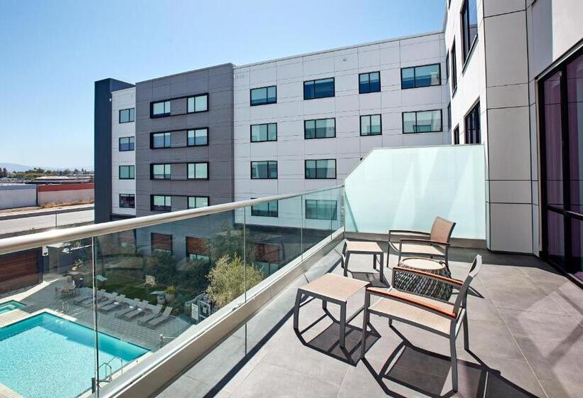 Люкс Кровать Кинг, Element Santa Clara