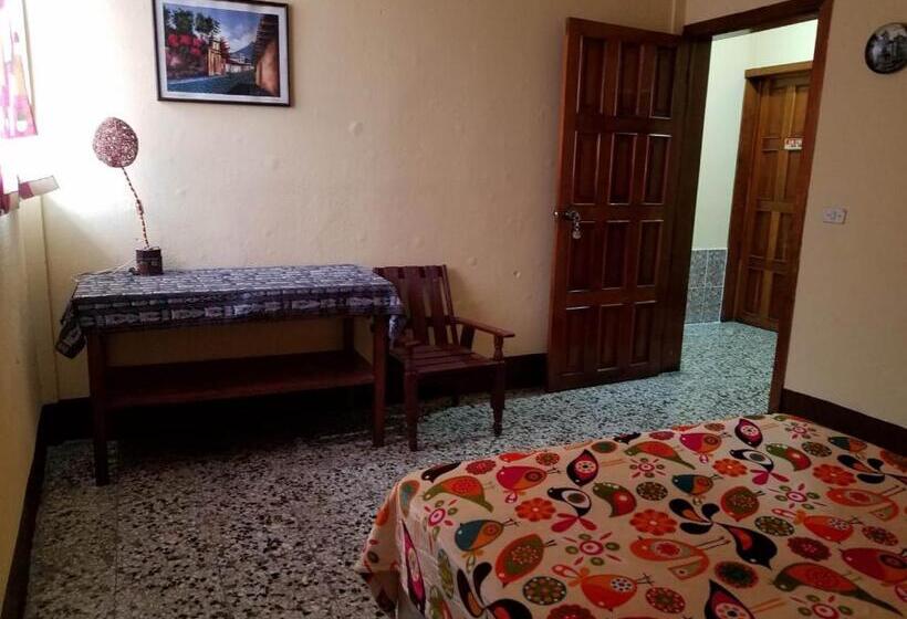 اتاق استاندارد با سرویس بهداشتی مشترک, Casa Guillermo Batz