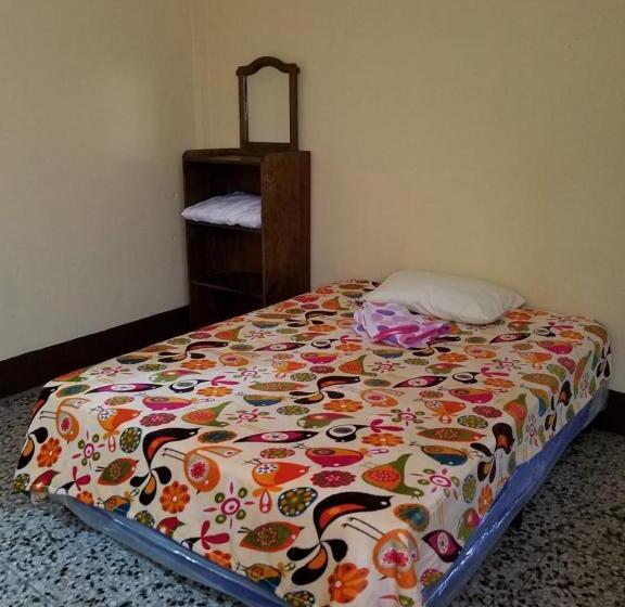 اتاق استاندارد با سرویس بهداشتی مشترک, Casa Guillermo Batz