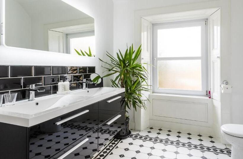 اتاق لوکس با تخت بزرگ, Croft Na Coille