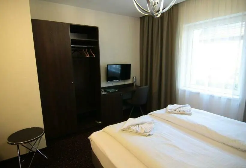 Standardzimmer, Vácz