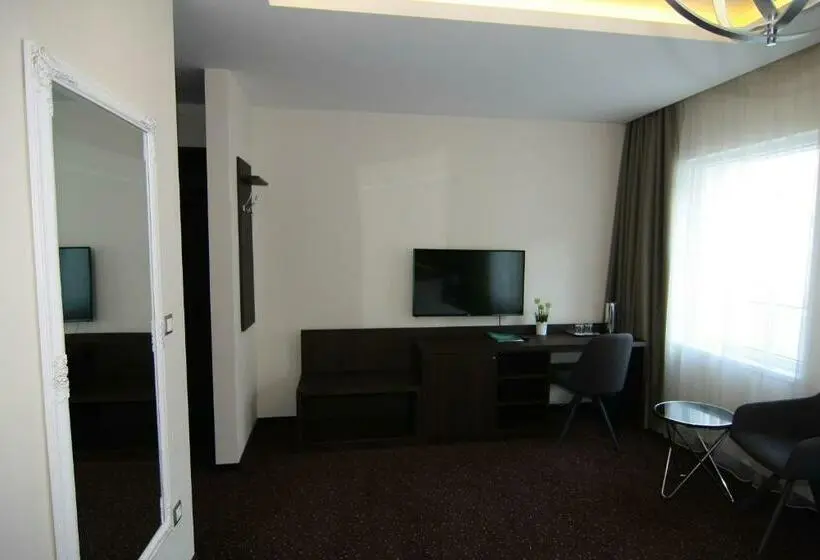 Standardzimmer 2 Doppelbetten, Vácz
