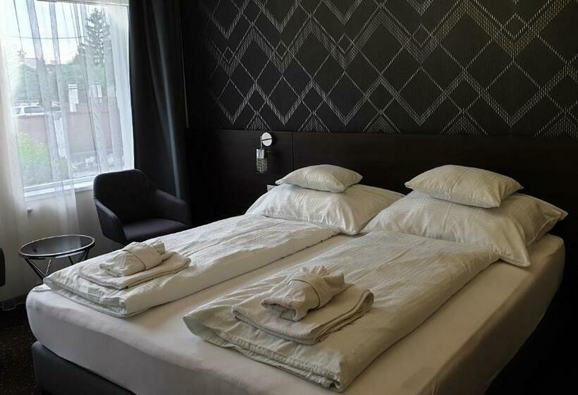 סוויטה משפחתית, Vácz