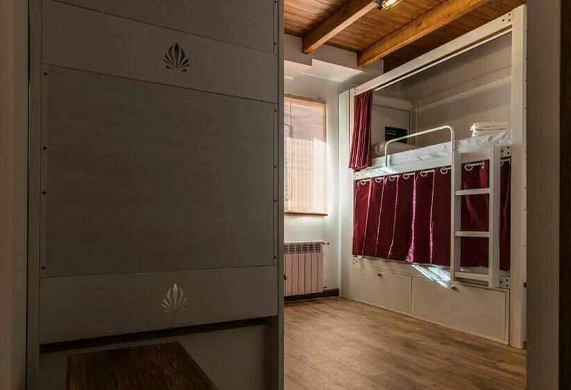 ルームシェアのワンベッド, Bercianos1900