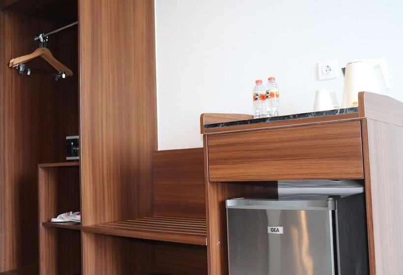 ファミリールーム, Pakons Prime