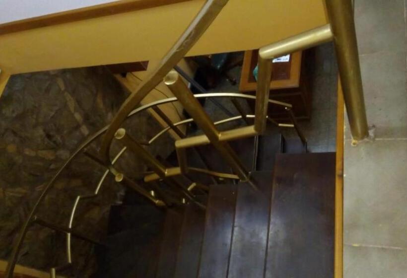 חדר סטנדרט לשלושה, El Uru Suite