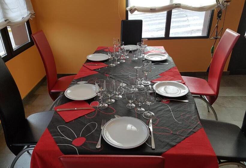 Номер Стандарт Индивидуальный с Балконом, Hostal Camelot