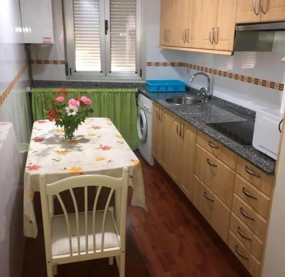 Appartamento 1 Camera da Letto Piano Terra, Hostal Camelot