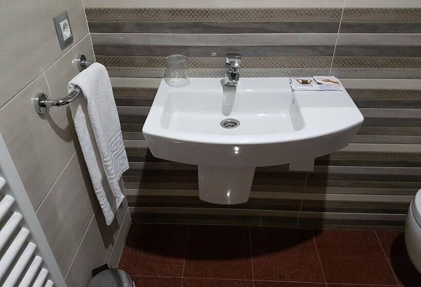 Номер Стандарт с Балконом, Hostal Camelot