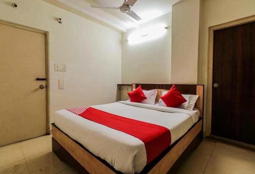 חדר קלאסי לשלושה, O Parnasala Princely