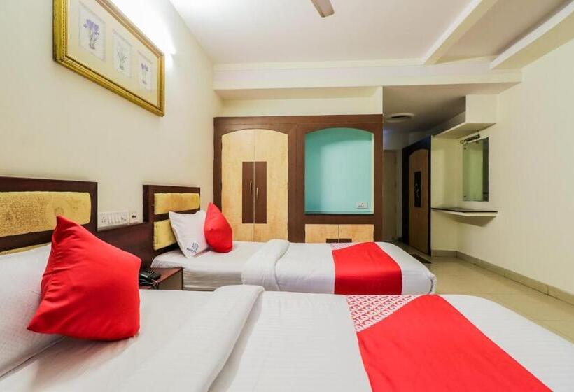 חדר קומפורט לשלושה, O Parnasala Princely