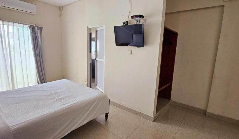 スタンダードルーム, The Lion Pub &