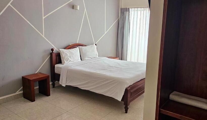 スタンダードルーム, The Lion Pub &