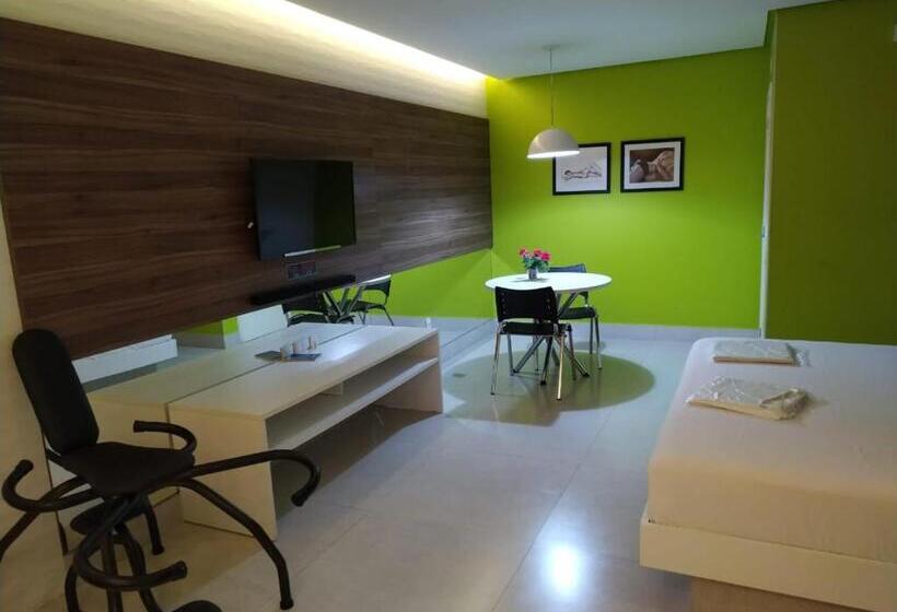 标准间, Vegas Motel