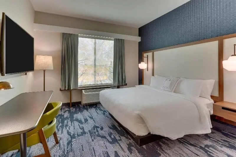 キングサイズベッドのスタンダードルーム, Fairfield Inn & Suites By Marriott Goshen
