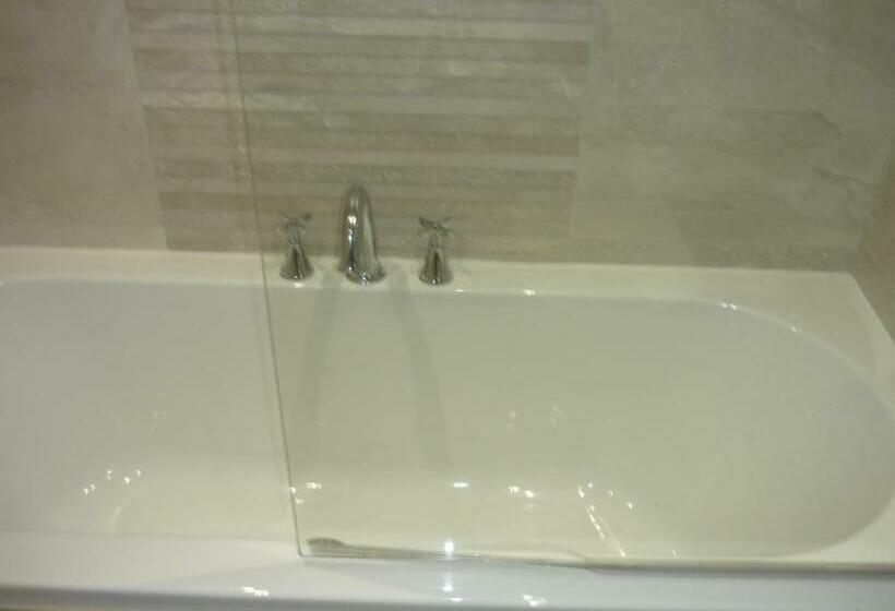 غرفة ديلوكس, Old Kings Head