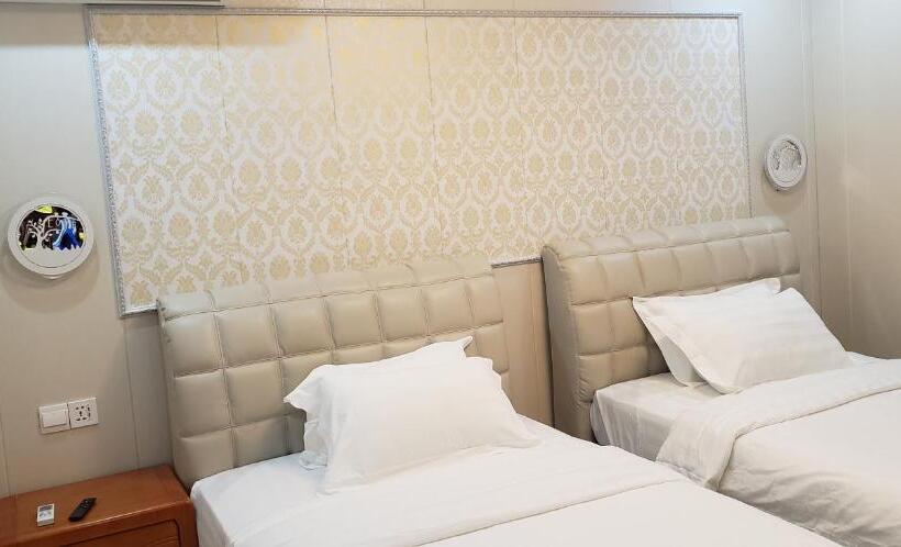 سوئیت با چشمانداز رودخانه, Riverside