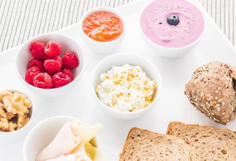 חדר סטנדרט עם מרפסת ונוף לים, Longevity Health & Wellness Hotel   Adults Only