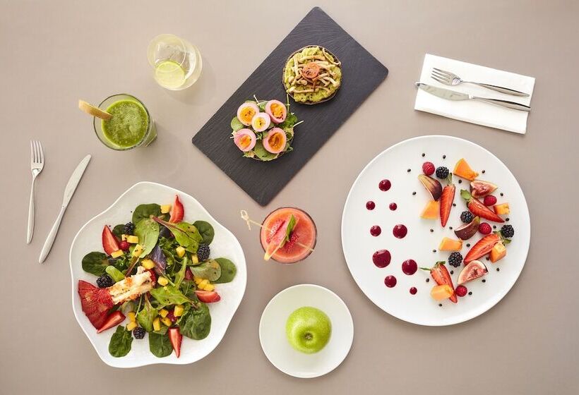 סוויטת ג'וניור עם מרפסת, Longevity Health & Wellness Hotel   Adults Only