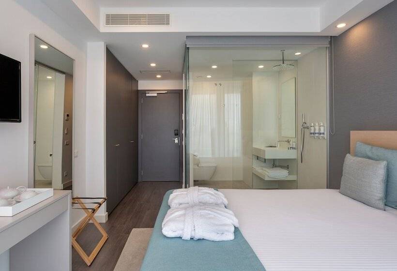 חדר דלוקס עם מרפסת נוף לים, Longevity Health & Wellness Hotel   Adults Only