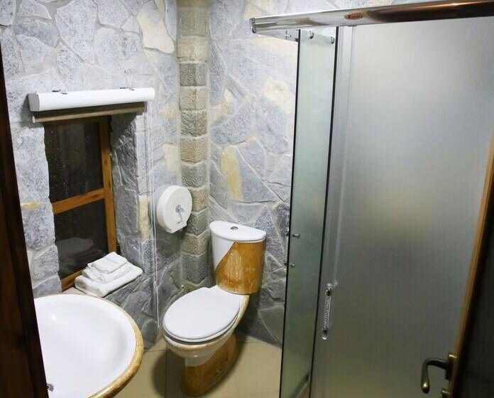 חדר קומפורט לשלושה, Heraklis