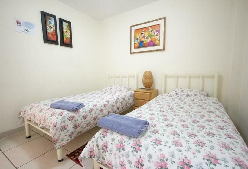 스탠다드 룸 공동 욕실, Mama Backpackers