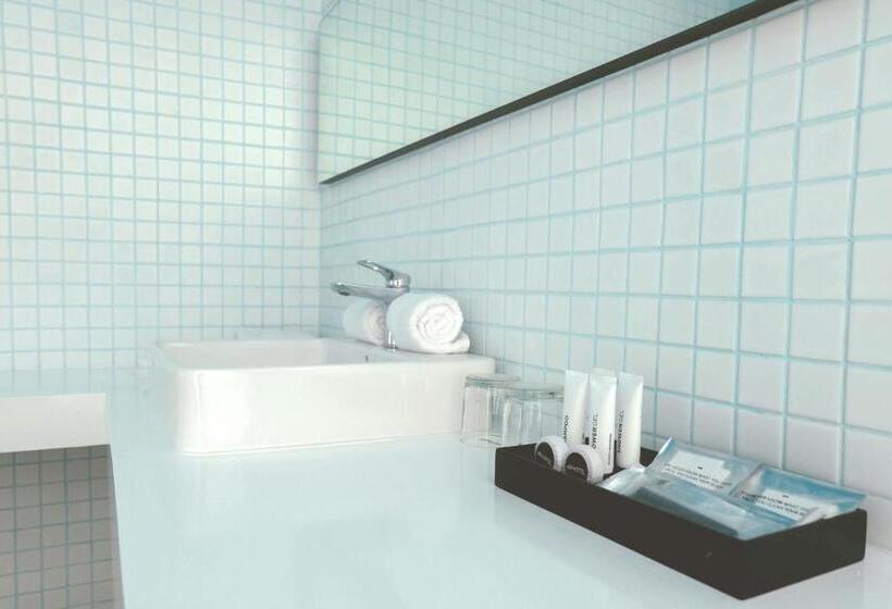 Студия Стандарт, Artotel Gajahmada Semarang