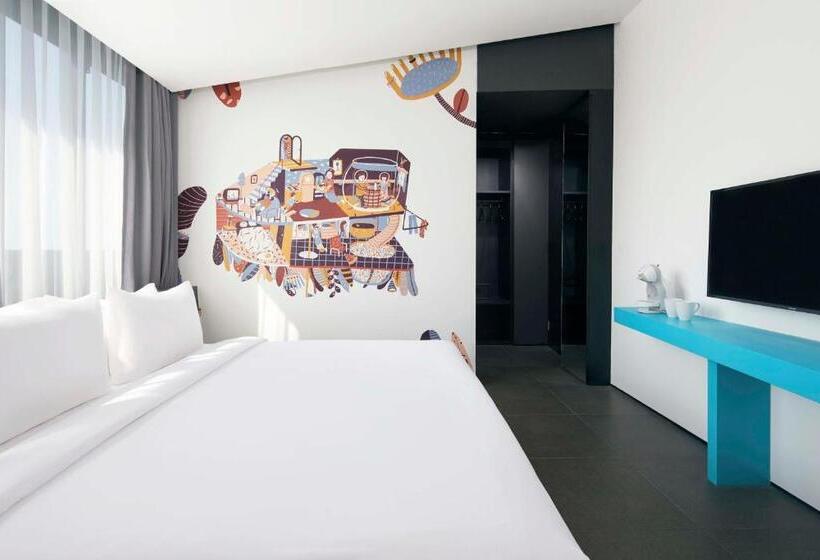스탠다드 스튜디오, Artotel Gajahmada Semarang