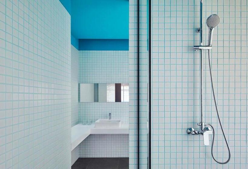 Студия Стандарт, Artotel Gajahmada Semarang