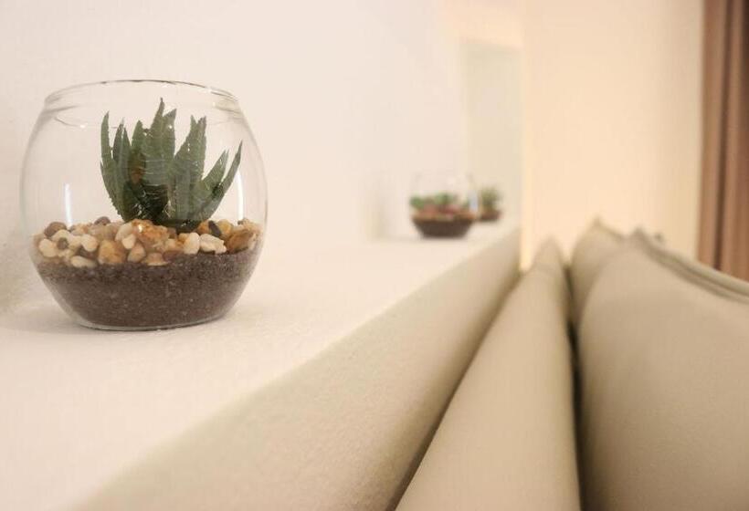 デラックスルーム, The Sisters