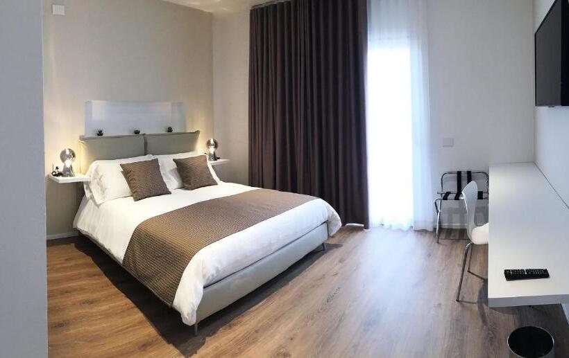 Quarto Deluxe, The Sisters