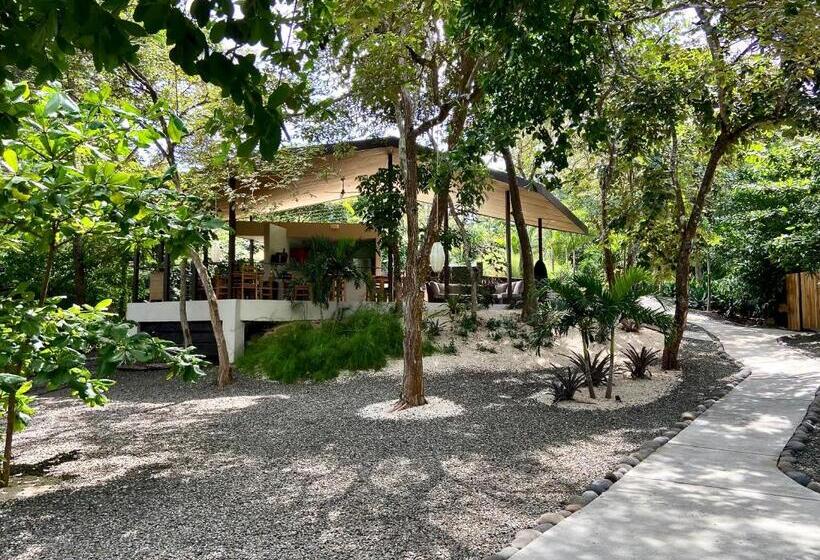 带花园景观和一个卧室的别墅, Villas Kalei