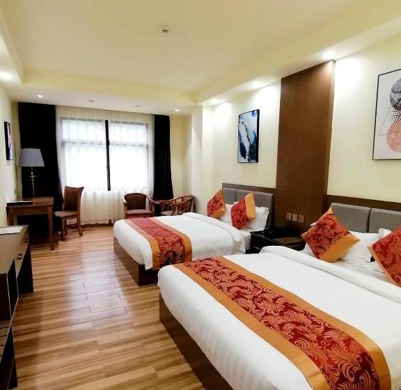 اتاق خانوادگی, Tugos