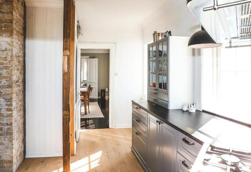 آپارتمان 3 خوابه, Hoepfner And Tulinius Historical Houses