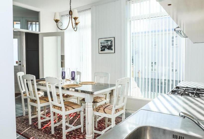 آپارتمان 1 خوابه همکف, Hoepfner And Tulinius Historical Houses