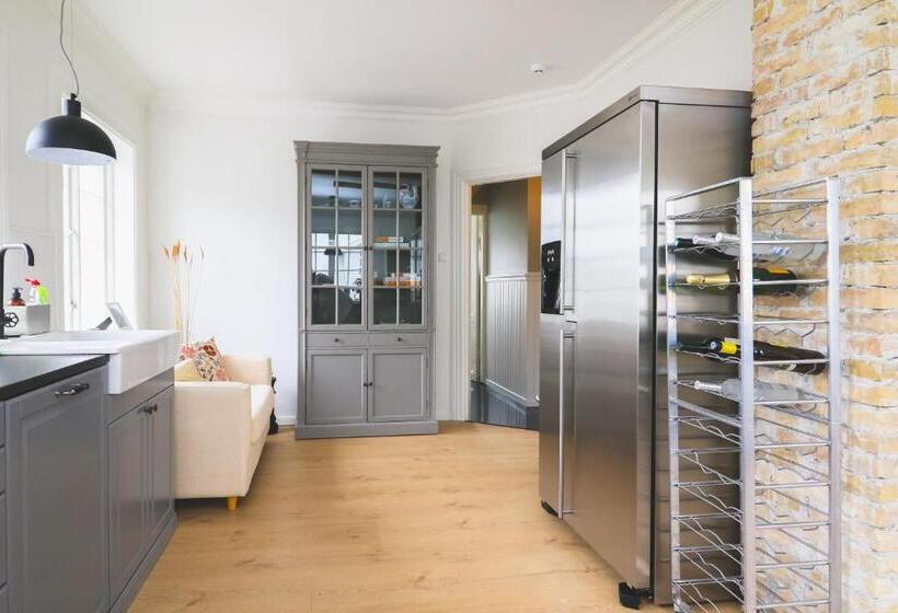 آپارتمان 3 خوابه, Hoepfner And Tulinius Historical Houses