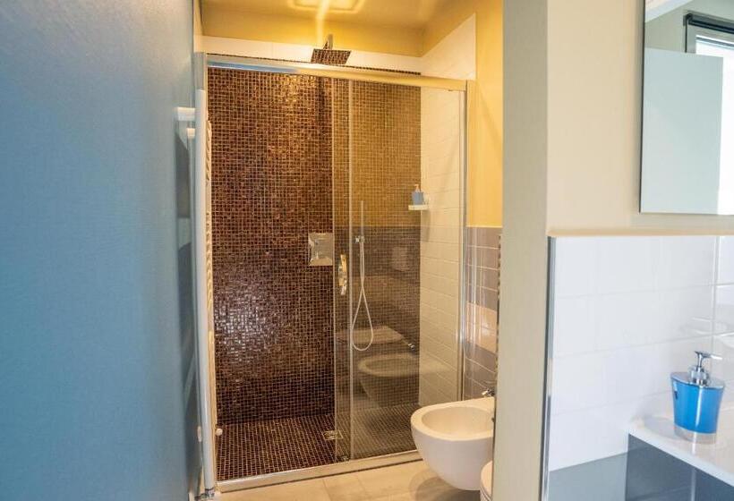 带大床的标准间, Oppip