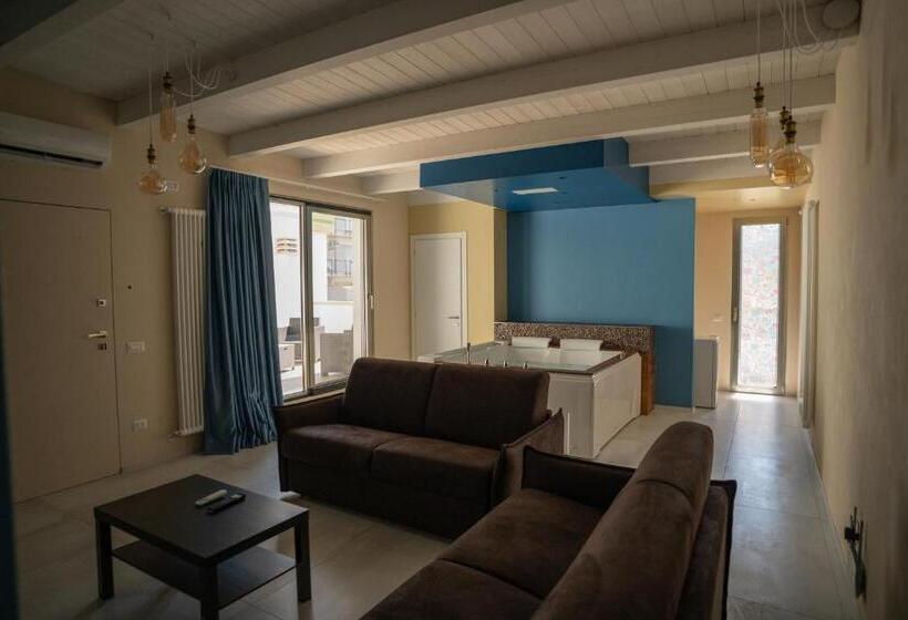 带大床的标准间, Oppip