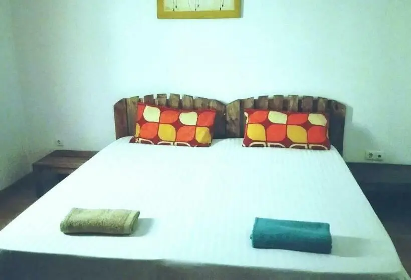 اتاق اکونومی, House Cidadela