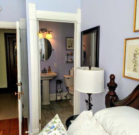 带大床的标准间, Lamberson Guest House