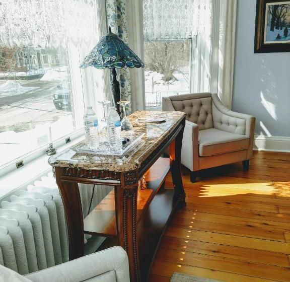 带大床的标准间, Lamberson Guest House