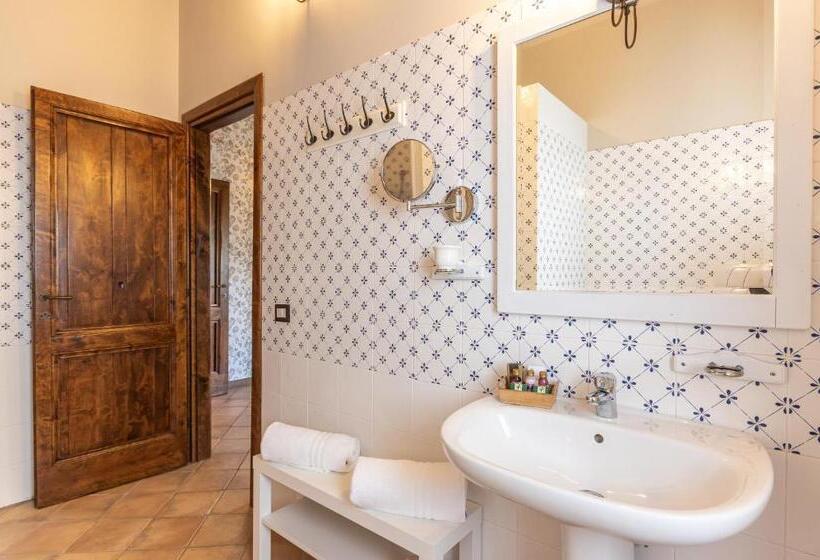 디럭스 트리플 룸, Casale Verdeluna Wine Resort